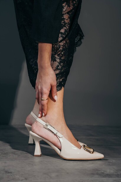 Bej Rugan V Toka Detaylı Kadın Topuklu Ayakkabı Niolas  Bej