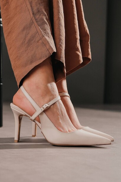 Bej Cilt Tek Bantlı Sivri Burun Topuklu Ayakkabı Tinera 