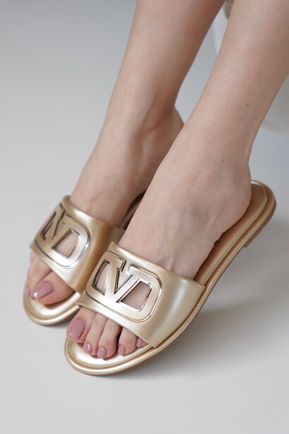 Kadın V Kesim Düz Terlik Kliara  Altın