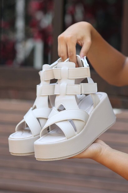 Kadın Tarz Bantlı Kadın Yüksek Tabanlı Sandalet Gladin  Bej 4