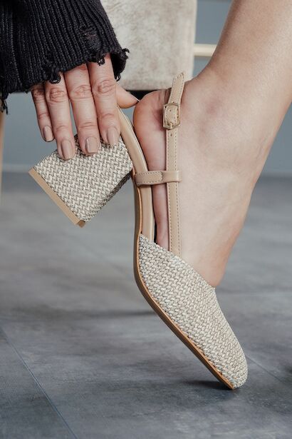 Bej Hasır Cilt Baretli Kalın Topuklu Ayakkabı Niloya  Bej