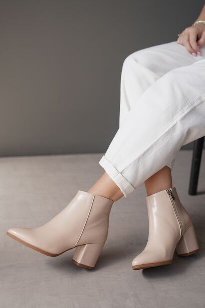 Kadın Sivri Burun Kısa Topuklu Bot Helena 