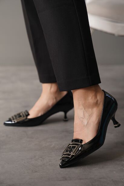 Kadın Tasarım Toka Kısa Topuklu Ayakkabı Likarbi 