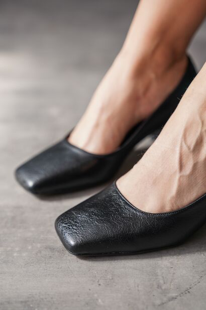 Kadın Kısa Topuklu Ayakkabı Livo  Siyah Kırışık 4