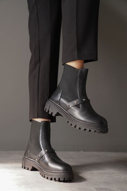 Kadın Zımba Detay Lastikli Hakiki Deri Düz Bot Trokie  Siyah 4