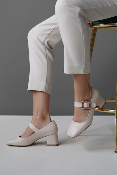 Kadın Küt Burun Kısa Topuklu Ayakkabı Goriva  Siyah 4