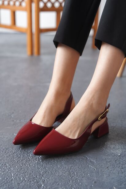 Kadın Sivri Burun Karnıyarık Kısa Topuklu Ayakkabı Romeo 