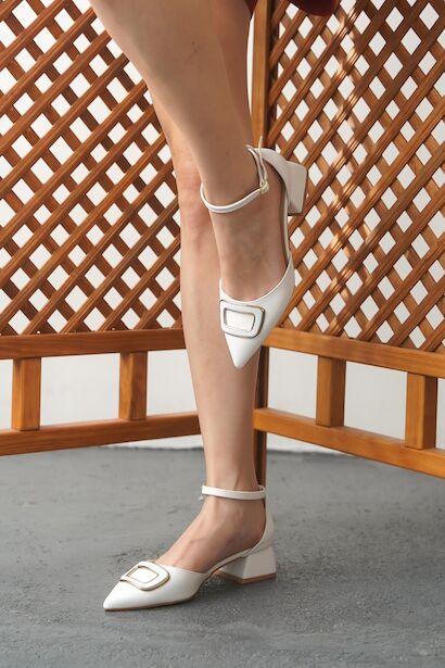 Kadın Tasarım Toka Karnıyarık Kısa Topuklu Ayakkabı Amori  Beyaz Cilt  4