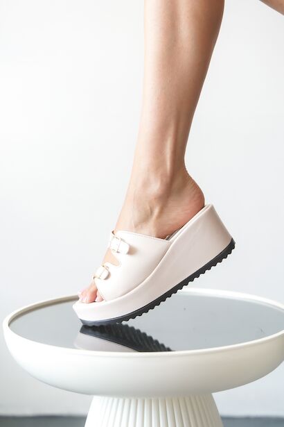 Kadın Çift Toka Dolgu Tabanlı Terlik Dolia  Bej 4