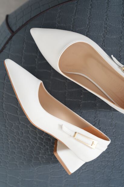 Kadın Yandan Toka Detaylı Kalın Kısa Topuklu Ayakkabı Goria  Beyaz Cilt  6
