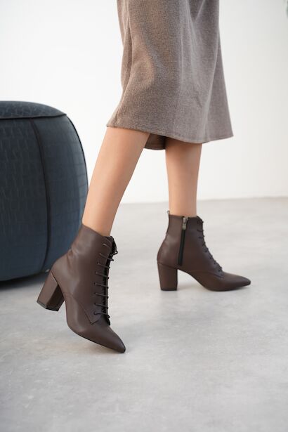 Kadın Bağcıklı Fermuarlı Sivri Burun Kalın Topuklu Bot Vorena  Kahverengi 6