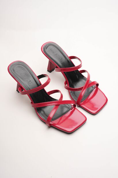 Kadın Çapraz Bantlı Tasarım Topuklu Terlik Carele 