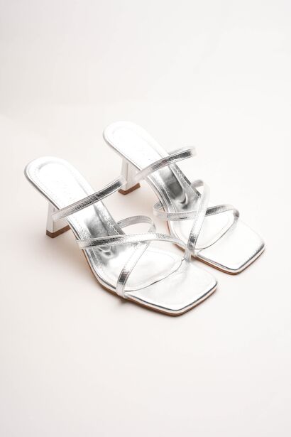 Kadın Çapraz Bantlı Tasarım Topuklu Terlik Carele 