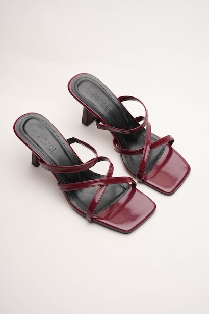 Kadın Çapraz Bantlı Tasarım Topuklu Terlik Carele 