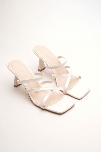 Kadın Çapraz Bantlı Tasarım Topuklu Terlik Carele 