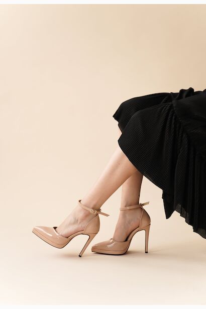 Kadın Baretli Sivri Burun Topuklu Ayakkabı Minora 