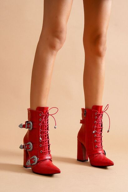 Kadın Üç Tokalı Sivri Burun Bağcıklı Bot Mostari 